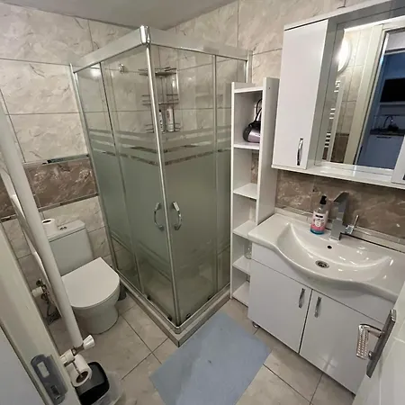 Huzurlu, Modern Ve Sik Σμύρνη